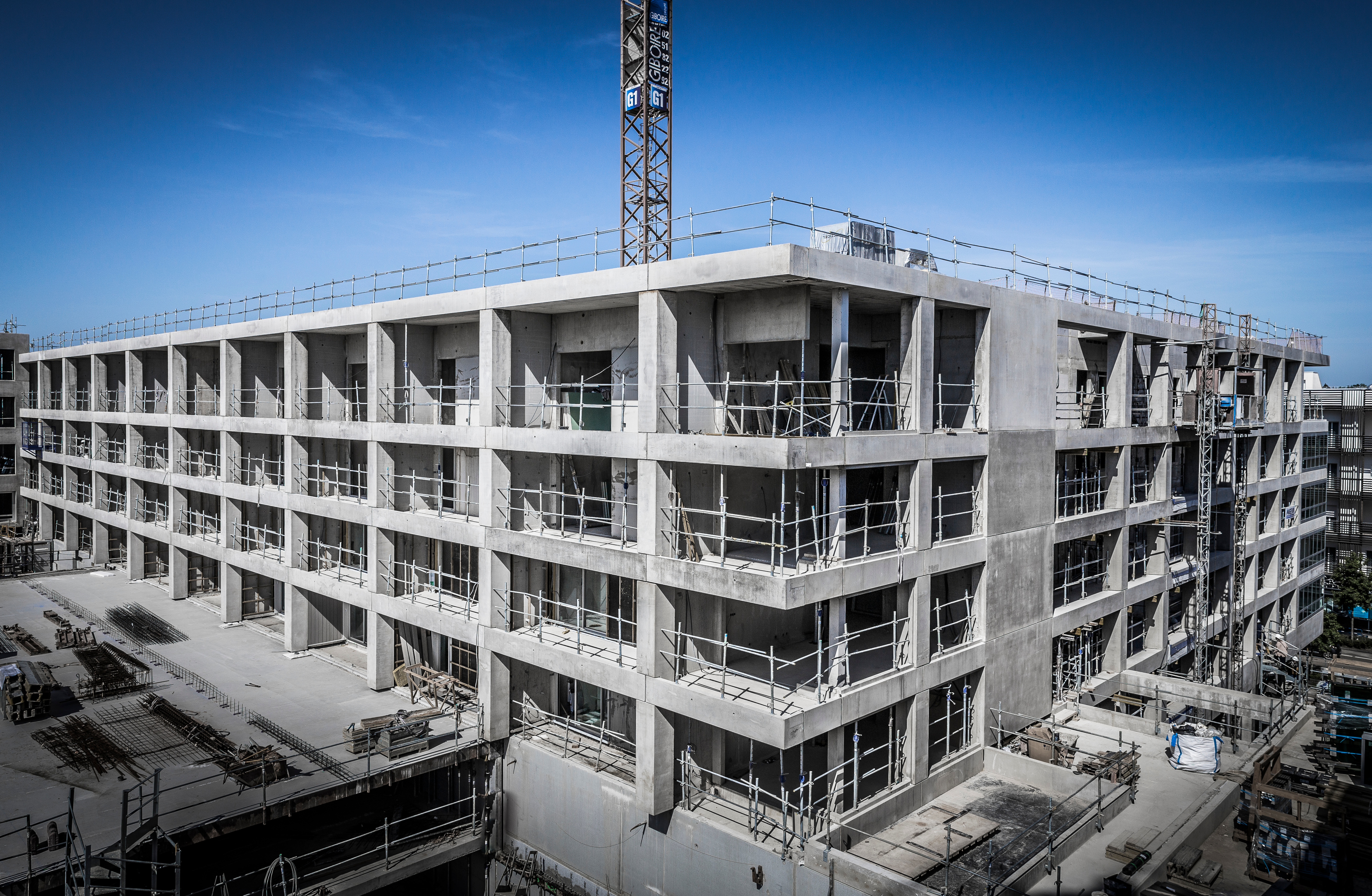 Analyse et suivi des procédures de sécurité sur le lieu de travail en Valais et Suisse romande.